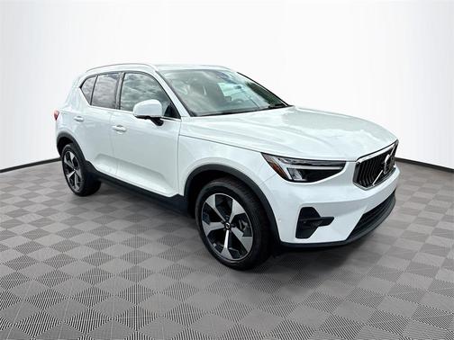 2024 Volvo XC40 B5 Plus Bright Theme