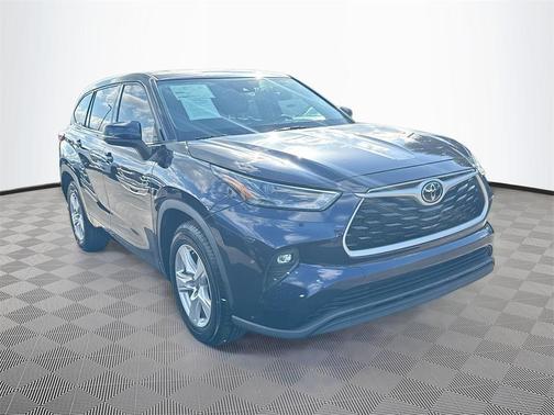 2022 Toyota Highlander LE