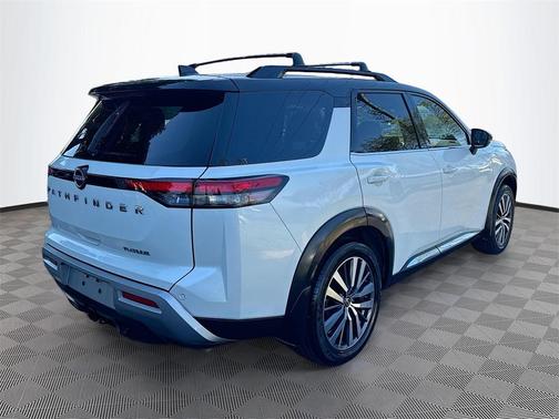 2022 Nissan Pathfinder Platinum 2WD