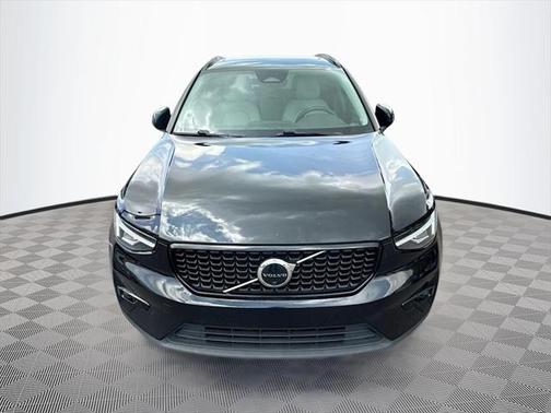 2023 Volvo XC40 B4 Ultimate Dark Theme