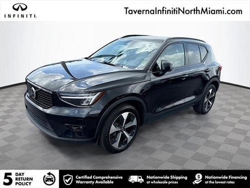 2023 Volvo XC40 B4 Ultimate Dark Theme