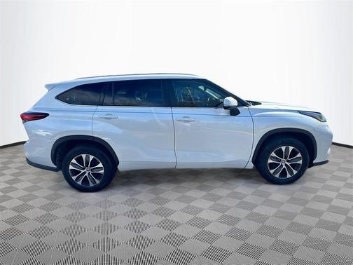 2023 Toyota Highlander Hybrid XLE