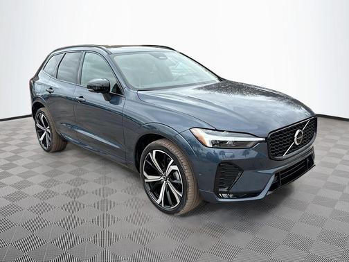 2023 Volvo XC60 B5 Ultimate Dark Theme