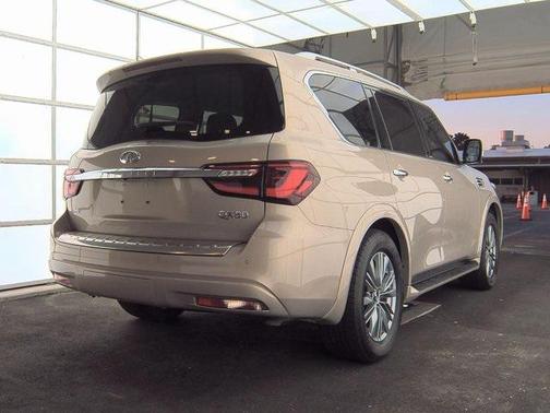 2022 INFINITI QX80 Luxe