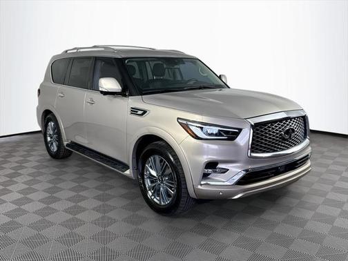 2022 INFINITI QX80 Luxe