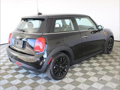 2017 MINI Hardtop Cooper