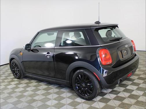 2017 MINI Hardtop Cooper