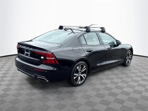2022 Volvo S60 Recharge Plug-In Hybrid T8 R-Design Expression
