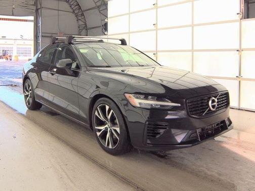 2022 Volvo S60 Recharge Plug-In Hybrid T8 R-Design Expression