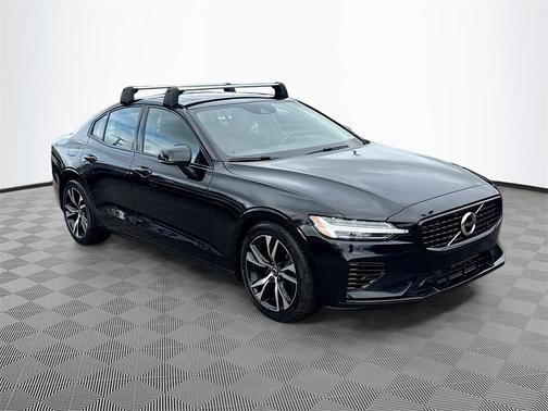 2022 Volvo S60 Recharge Plug-In Hybrid T8 R-Design Expression