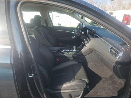 2025 Genesis G70 2.5T RWD