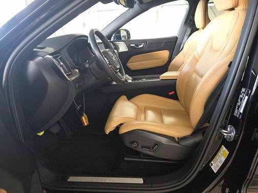 2022 Volvo XC60 B6 Inscription