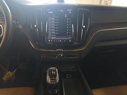 2022 Volvo XC60 B6 Inscription