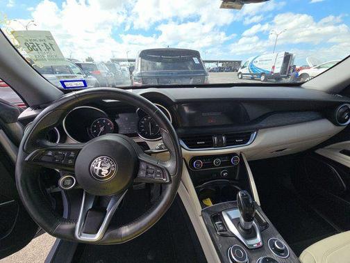 2021 Alfa Romeo Stelvio Base