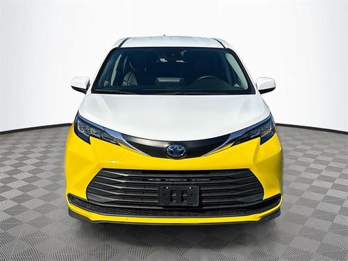 2022 Toyota Sienna LE