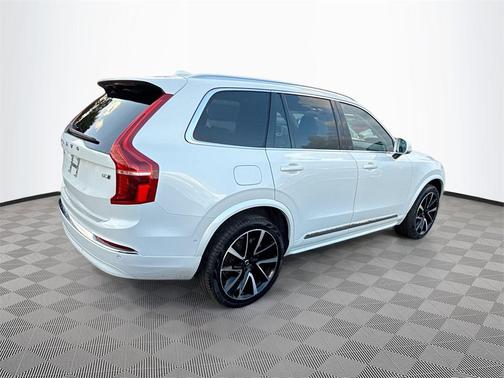 2023 Volvo XC90 B5 Plus