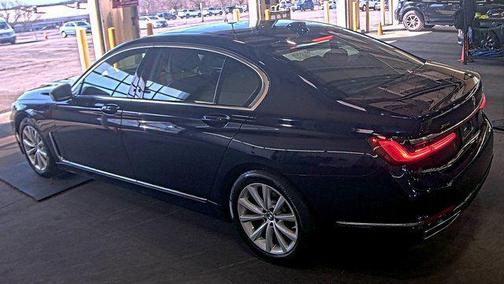 2022 BMW 740 i xDrive