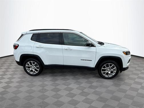 2024 Jeep Compass Latitude Lux