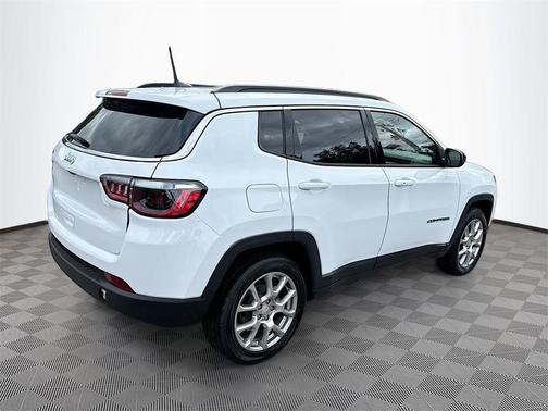 2024 Jeep Compass Latitude Lux