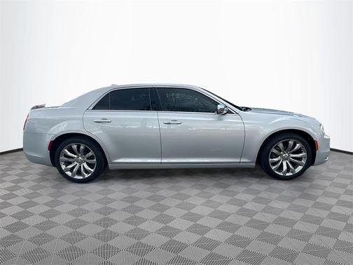 2021 Chrysler 300 Touring