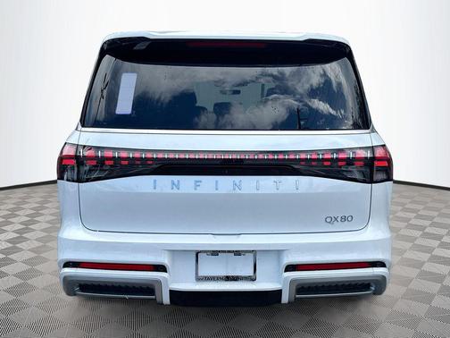 Radiant White 2026 INFINITI QX80 Luxe