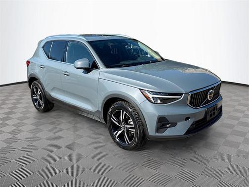 2023 Volvo XC40 B4 Plus Bright Theme