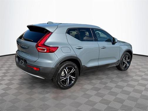 2023 Volvo XC40 B4 Plus Bright Theme
