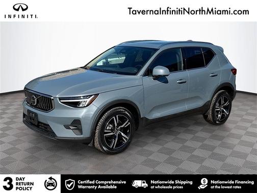 2023 Volvo XC40 B4 Plus Bright Theme
