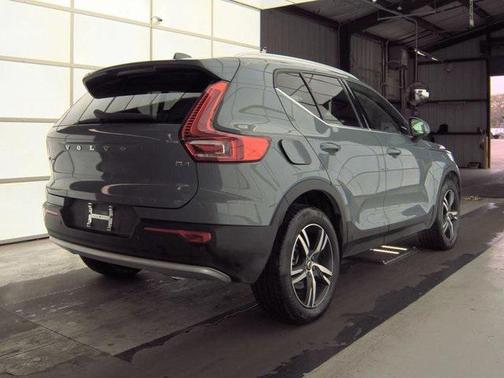 2023 Volvo XC40 B4 Plus Bright Theme