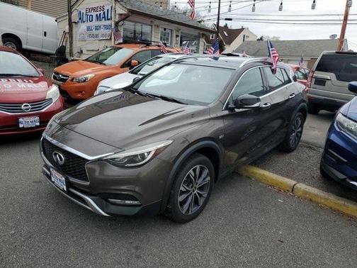 2017 INFINITI QX30 Premium