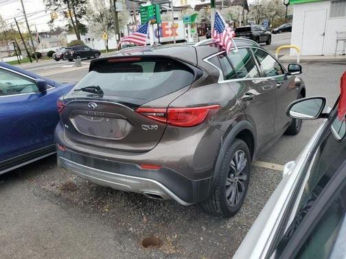 2017 INFINITI QX30 Premium