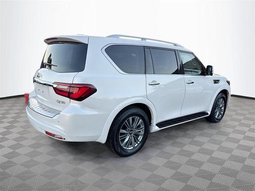 2023 INFINITI QX80 Luxe