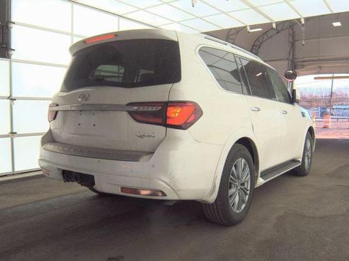 2023 INFINITI QX80 Luxe