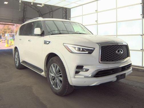 2023 INFINITI QX80 Luxe