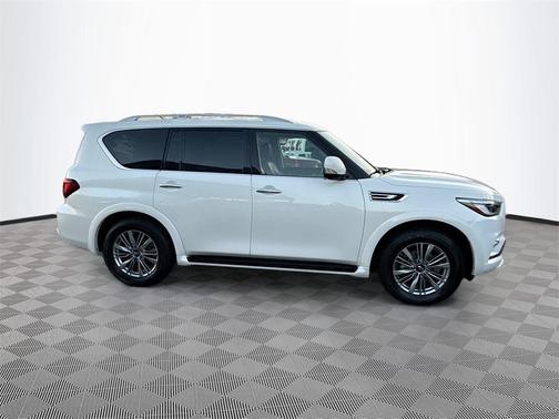 2023 INFINITI QX80 Luxe