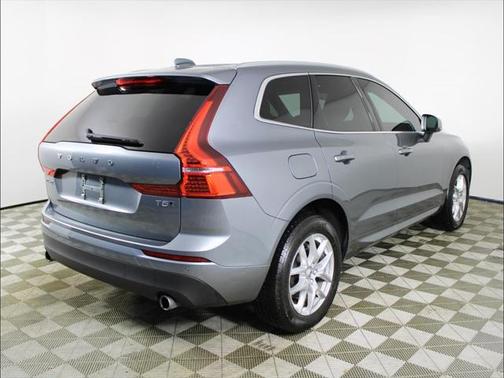2021 Volvo XC60 T5 Momentum
