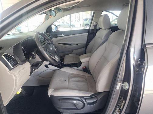 2021 Hyundai TUCSON SE