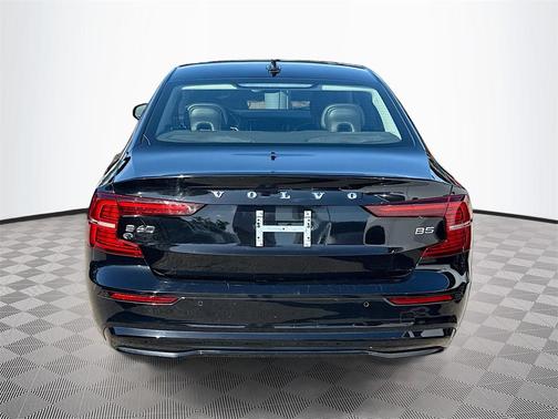 2023 Volvo S60 B5 Plus Dark Theme