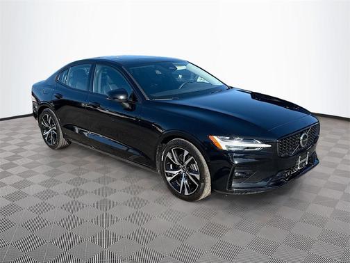 2023 Volvo S60 B5 Plus Dark Theme