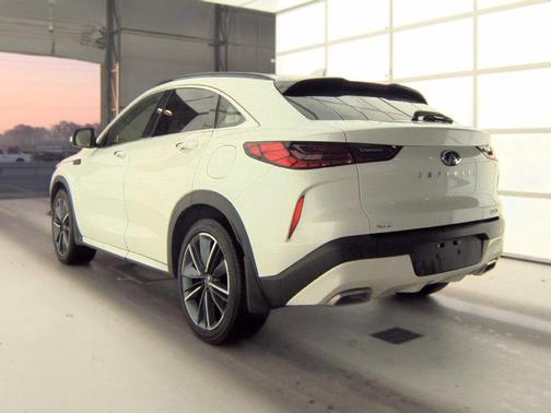 Radiant White 2023 INFINITI QX55 LUXE