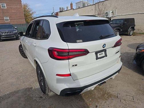 2022 BMW X5 M50i