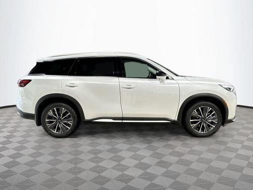 Radiant White 2026 INFINITI QX60 LUXE FWD