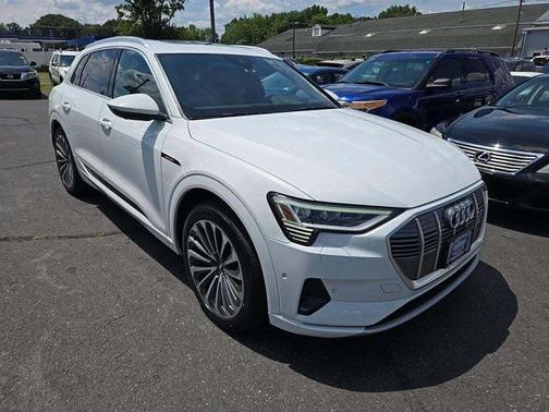 2019 Audi e-tron Premium Plus