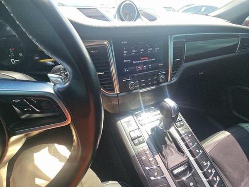2018 Porsche Macan Base