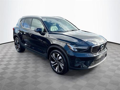 2024 Volvo XC40 B5 Plus Bright Theme