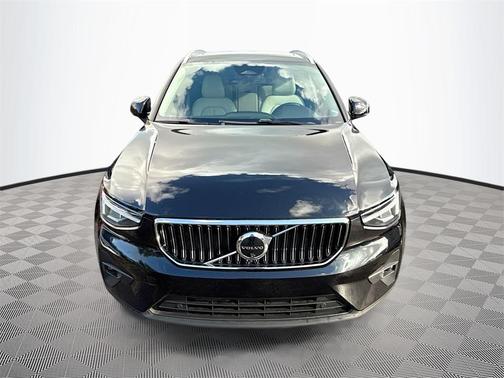 2024 Volvo XC40 B5 Plus Bright Theme