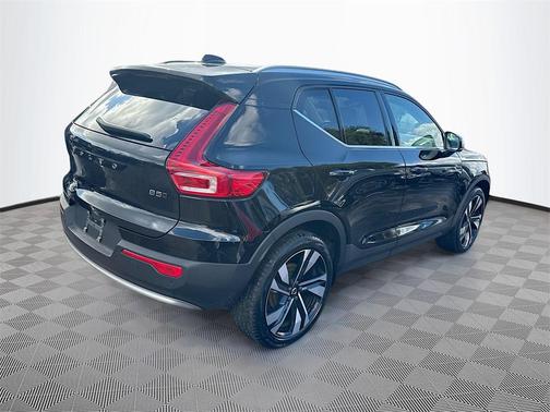 2024 Volvo XC40 B5 Plus Bright Theme