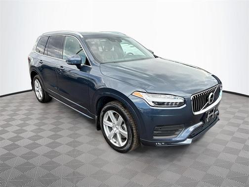 2022 Volvo XC90 T6 Momentum