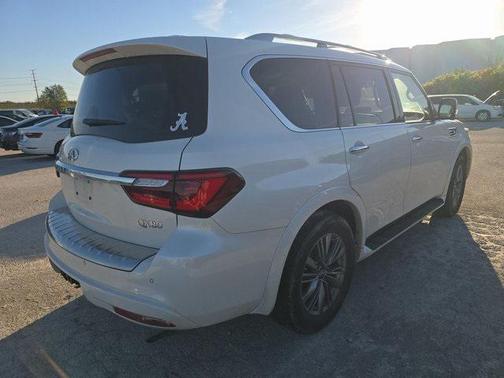 2022 INFINITI QX80 Luxe