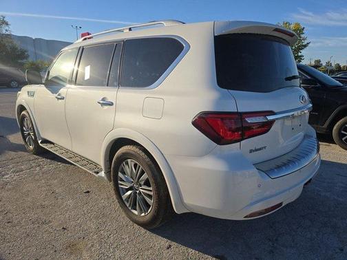 2022 INFINITI QX80 Luxe